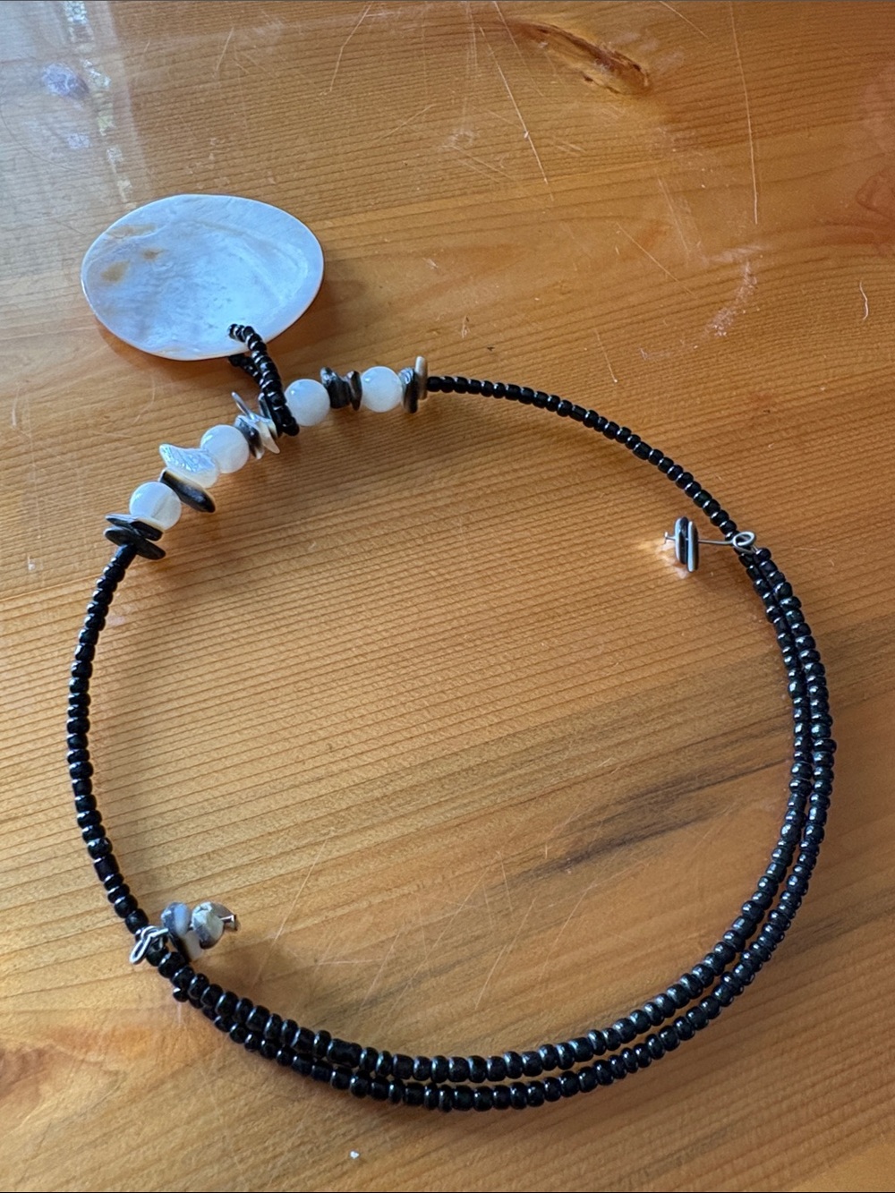 Seashells Necklace Black Bead Necklace White Mother-of-Pearl Seashell Circle - Picture 5 of 5